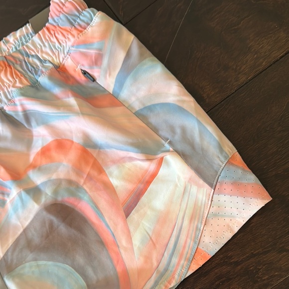 CALIA by Carrie underwood run shorts Stylish Women's Multicolor Shorts NWT M - Picture 4 of 8